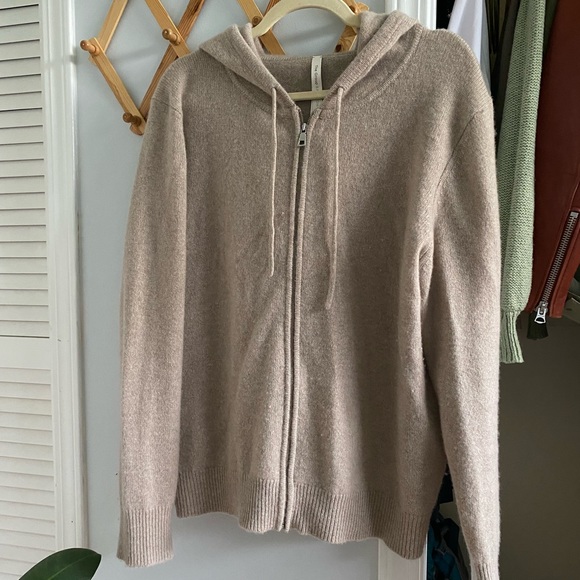 Group by Babaton cashmere sweatsuit - Picture 3 of 12
